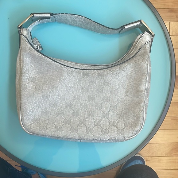 Beautiful shimmery silver Gucci handbag - Picture 1 of 8